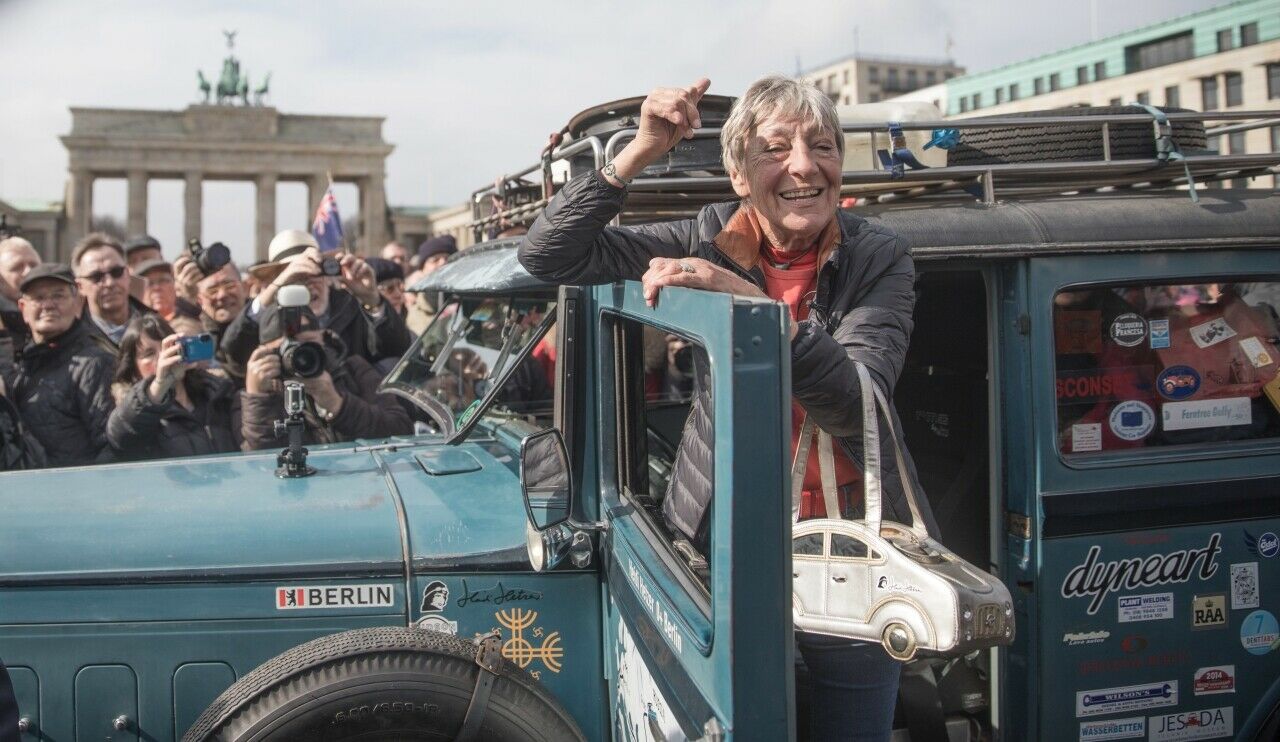 Mit ihrem 88 Jahre alten Hudson fuhr die ehemalige Unternehmerin und Rallye-Fahrerin Heidi Hetzer in zwei Jahren um die Welt