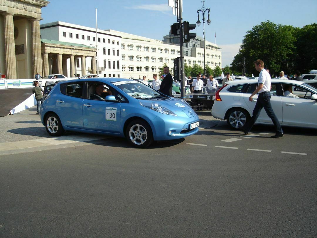 Nissan Leaf am Brandenburger Tor