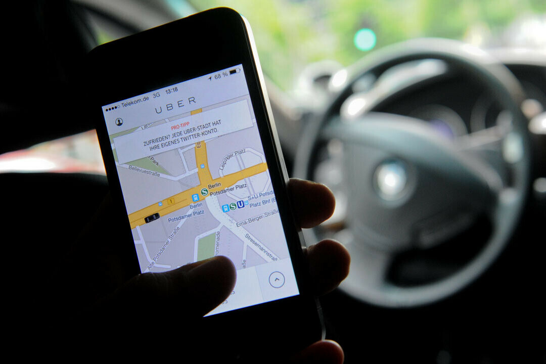 Die App des umstrittenen Fahrdienstes Uber