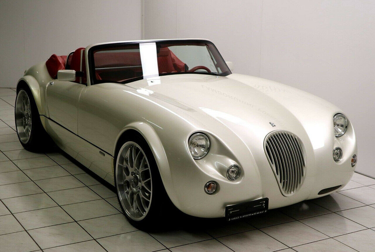 Streng genommen ist der Wiesmann Roadster kein Kommissar-Auto, doch Rechtsmediziner Boerne aus Münster kann sich edle Sportwagen leisten
