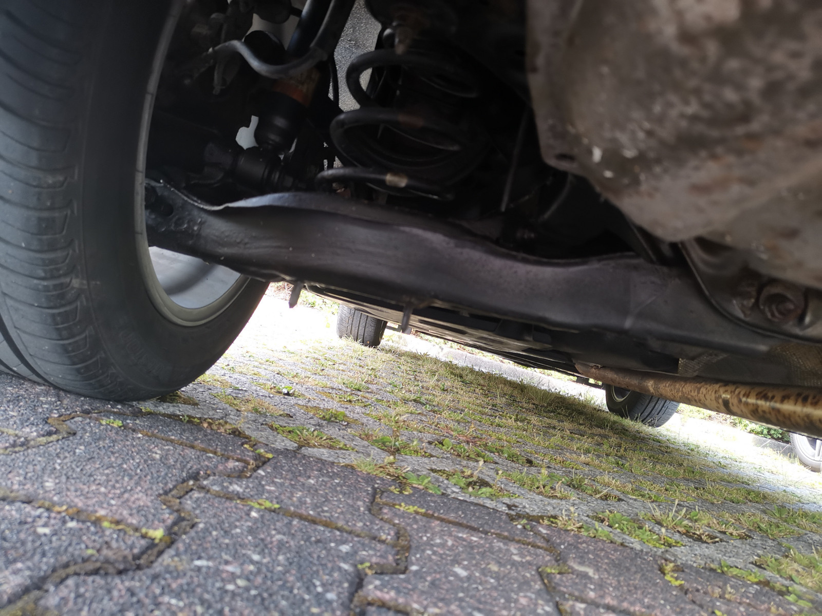 Fahrertür Mazda 6: Tür klingt beim zuschlagen extrem "hohl" und schwingt nach