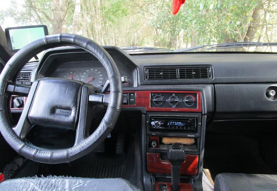Fahrschule in Norwegen nimmt 30 Jahre alten Volvo 940 in Dienst & der Wagen ist für Monate gebucht