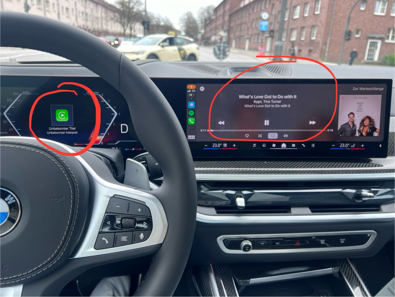 Fahrzeug hupt, wenn sich der Schlüssel beim laufendem Motor entfernt.