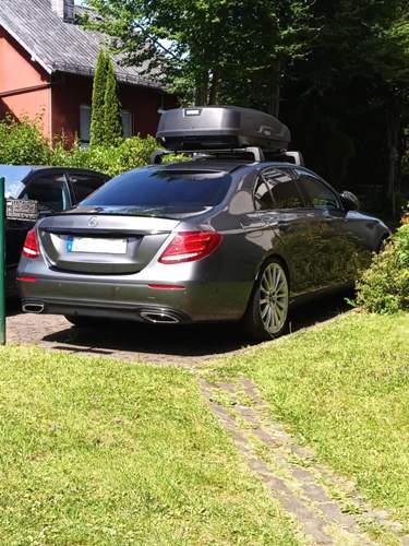 W213 mit Dachbox.