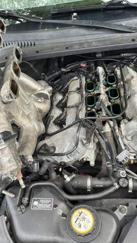Motorblock mit demontierter Ansaugbrücke