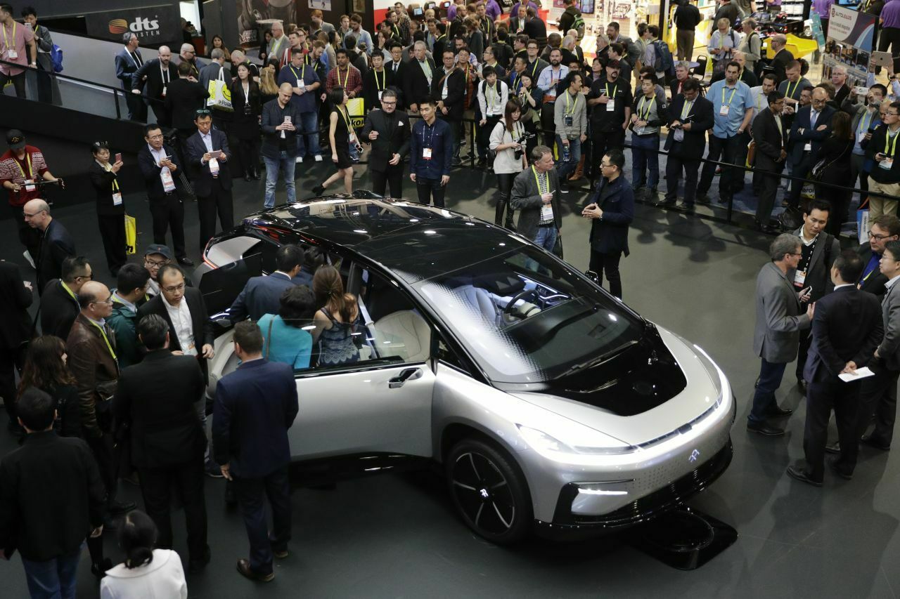 Faraday Future FF91: Der Verkauf des 1.050 PS starken Elektroautos soll nach imJanuar kommunizierten Plänen schon im März 2017 starten. Gebaut werden soll das Auto ab 2018