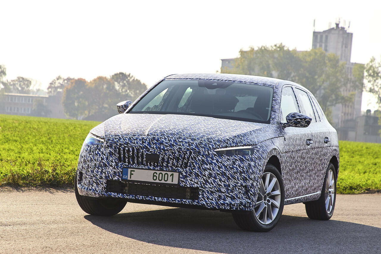 Vom Vorgänger Rapid verkaufte Skoda 200.000 Fahrzeuge im Jahr, der Hauptteil entfiel auf das Schrägheck (Spaceback). Der alte Rapid wird weiter produziert und in Russland, China oder Indien weiterverkauft
