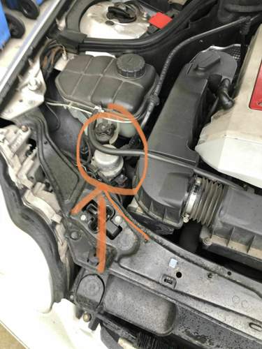 Mercedes Motorraum