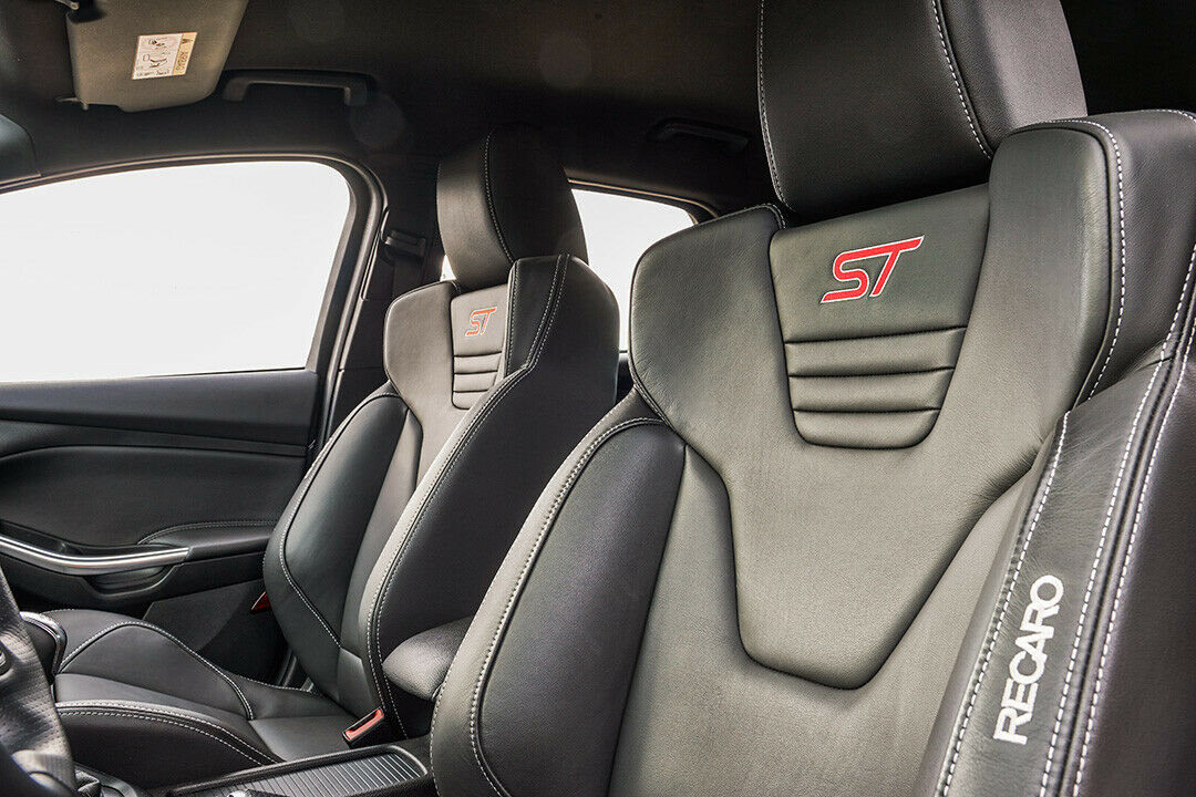 Typisch ST sind die Recaro-Sitze