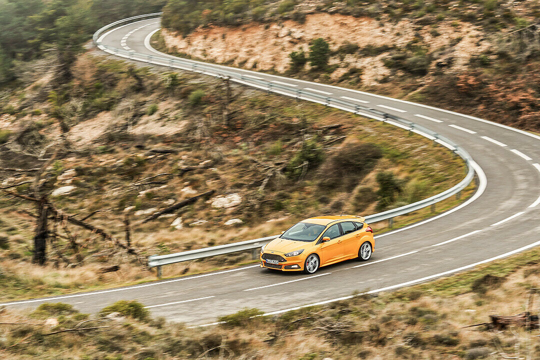 Ford Focus ST: Ein bisschen Spaß muss sein, auch wenn der Sound aus dem Lautsprecher kommt