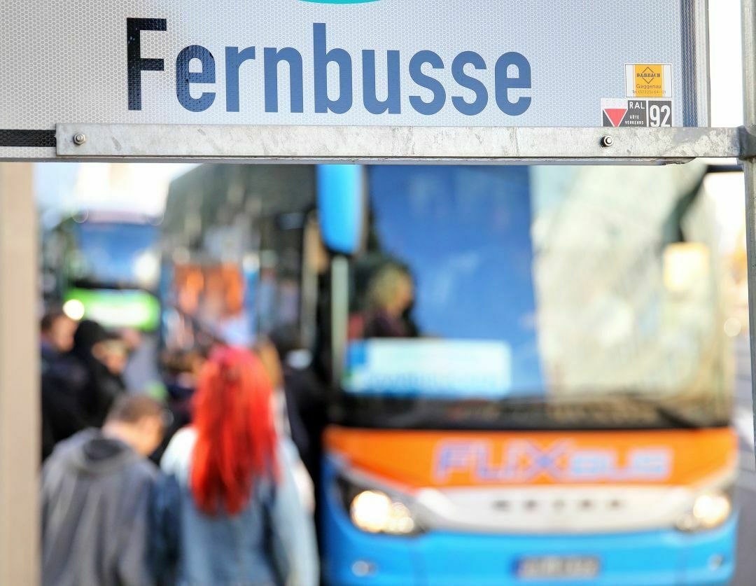 Die Plätze in Fernbussen sind begrenzt, die Unternehmen bringen am Streikwochenende alle Busse auf die Straße, die sie haben