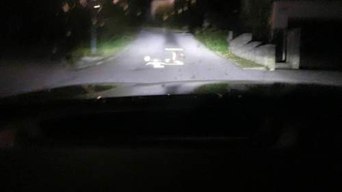 Schwarzes Loch auf der Fahrbahn