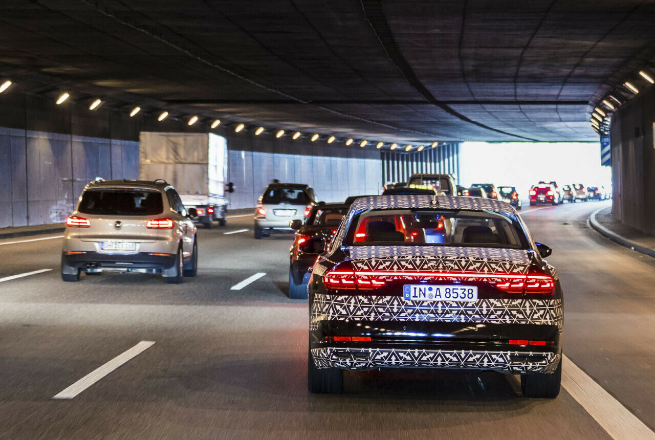 Gut: Der Audi A8 bildet im autonomen Fahrmodus selbstständig eine Rettungsgasse