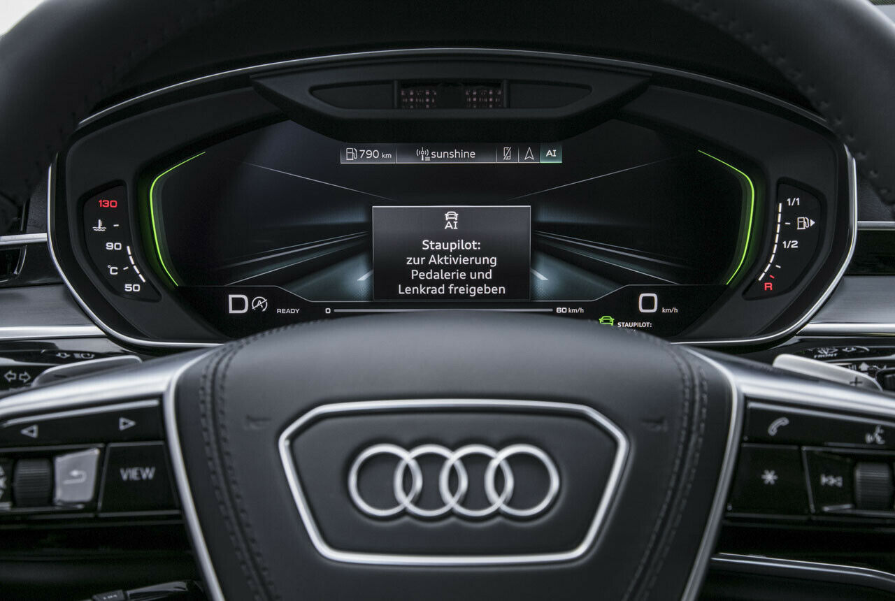 Ist der Staupilot aktiviert, hat der Fahrer Pause