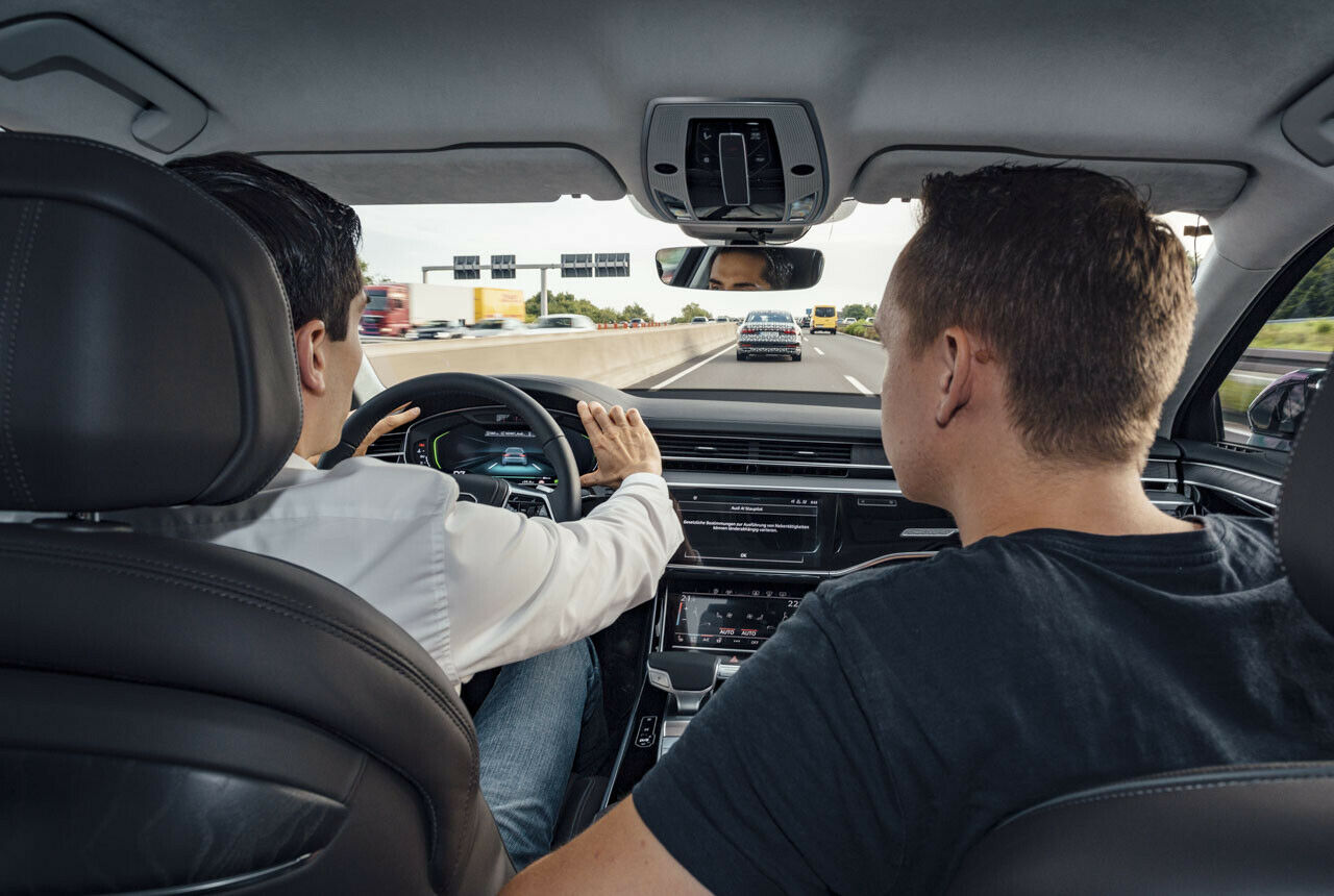Im Straßenverkehr dürfen derzeit nur geschulte Audi-Mitarbeiter autonom fahren. Fahrer und Beifahrer hatten jedoch gleich viel zu tun