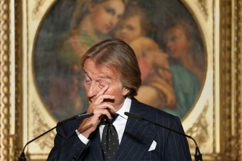 Eine Träne oder "was im Auge": Ferrari-Chef Luca di Montezemolo gehört zu den Top-Managern weltweit. Die schlechten Absätze in Italien dürfte er natürlich vorausgesehen haben.