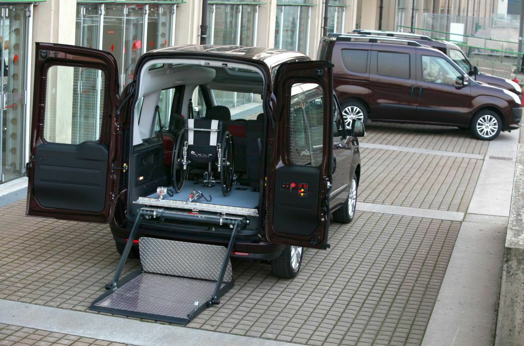 Fiat Doblo mit Rollstuhl-Lift