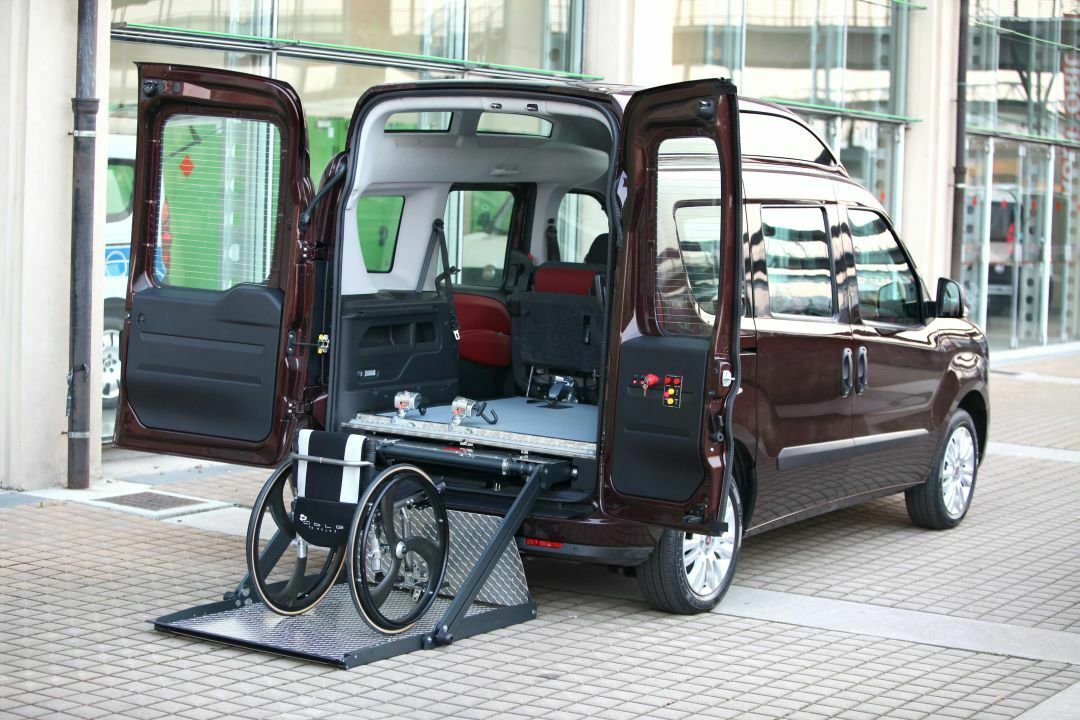 Fiat Doblo mit Rollstuhl-Lift