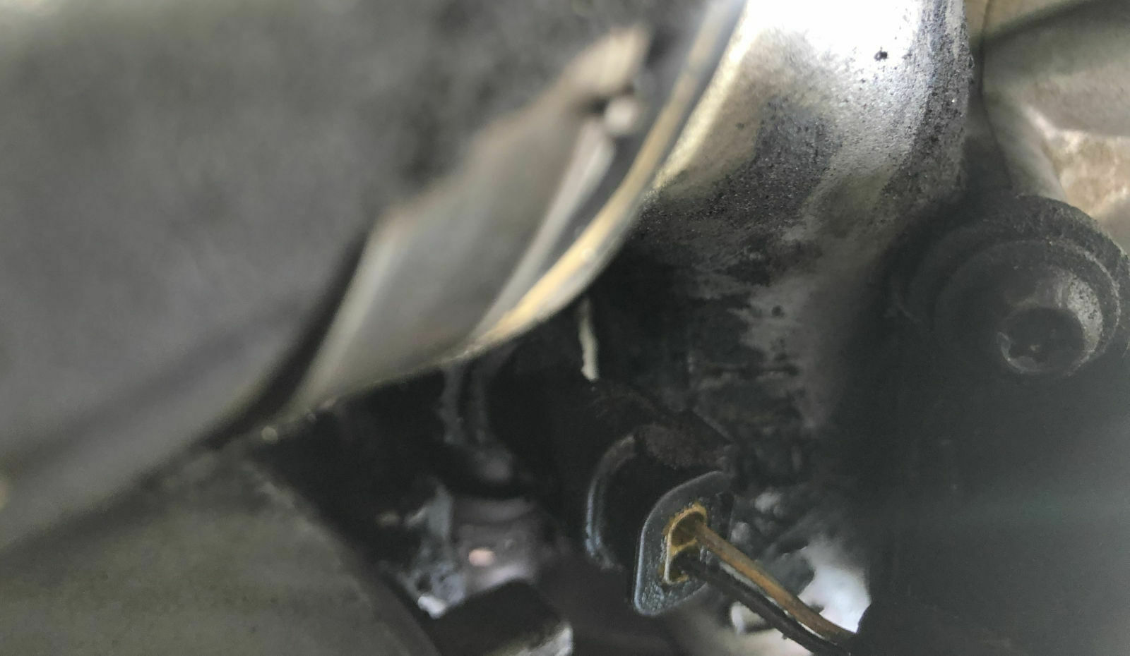 FIS-Anzeige Ölstand zu niedrig, Ölstandsensor defekt. Sensor wurde getauscht, Fehler besteht weiter