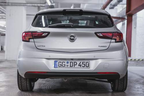 So stolz kann man beatmen: Der "Turbo"-Schriftzug verweist auf den Downsizing-Motor des Astra: Einen 150 PS starken 1,4-Liter-Vierzylinder