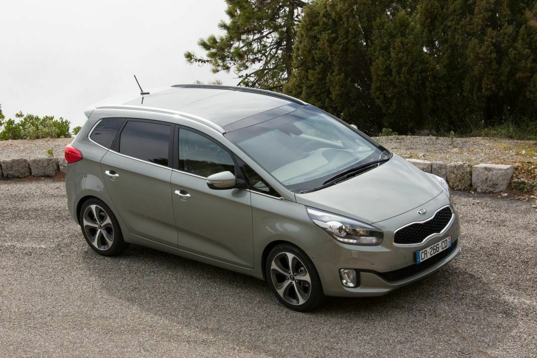 Der neue Kia Carens soll nach dem WIllen seiner Väter alles können, was Touran, Zafira und Co auch können. Er soll dabei "nur" besser aussehen.