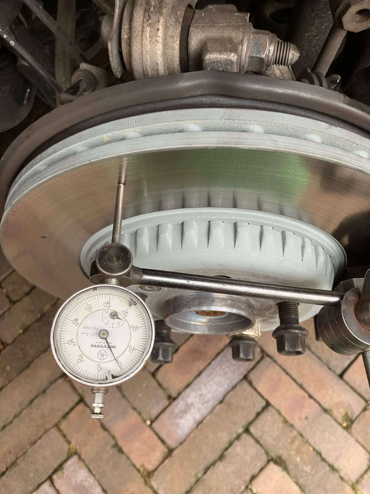 vibration lenkrad hoher geschwindigkeit Vibrationen am Lenkrad: Mögliche Ursachen und Folgen
