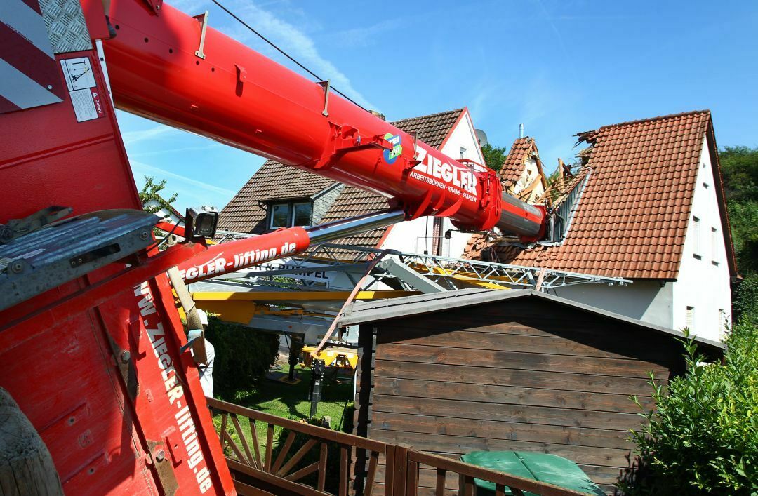 So ähnlich wie auf diesem Beispielbild muss das Dach des Nachbarn ausgesehen haben. Sonst kippt doch eher der zukünftige Ehemann um...