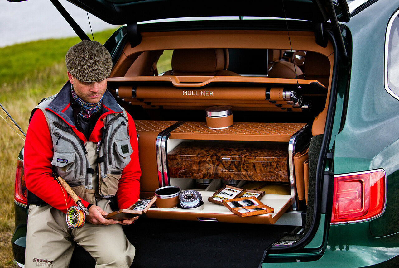 Bentley Bentayga: Der Kofferraum des SUV kann mit einem kompletten Aufbewahrungssystem für die Angelausrüstung ausgestattet werden