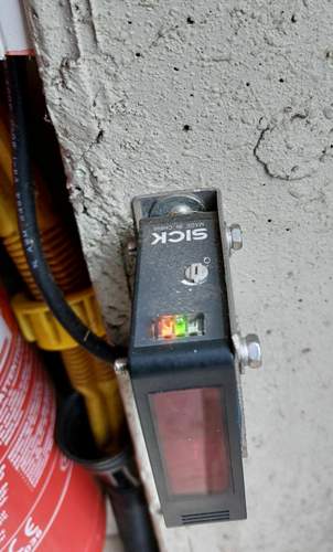 Lichtschranke direkt hinter Tor
