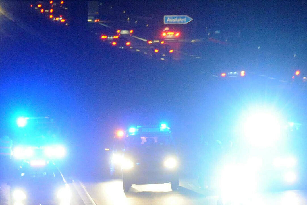Anfang September versuchte die Polizei vergeblich, ein flüchtiges Fahrzeug zu stoppen. Die Täter entkamen über die niederländische Grenze