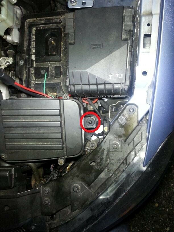 Folienheizung statt teurer Standheizung und "wie demontiere ich die Plastikhalterung der Batterie?"