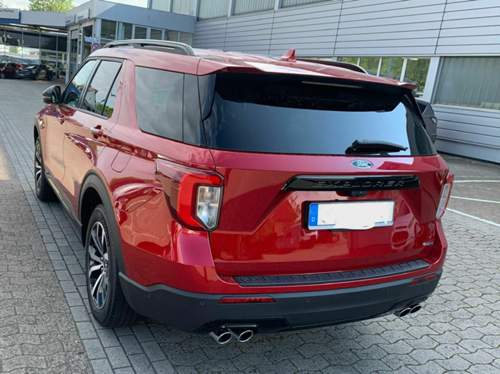 Explorer Lucid Rot Heckansicht.jpg