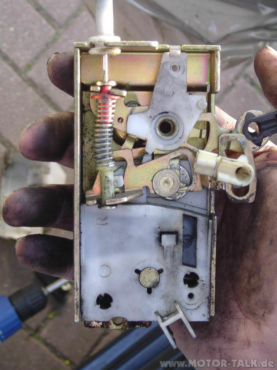 Ford FIESTA Türschloß klemmt.