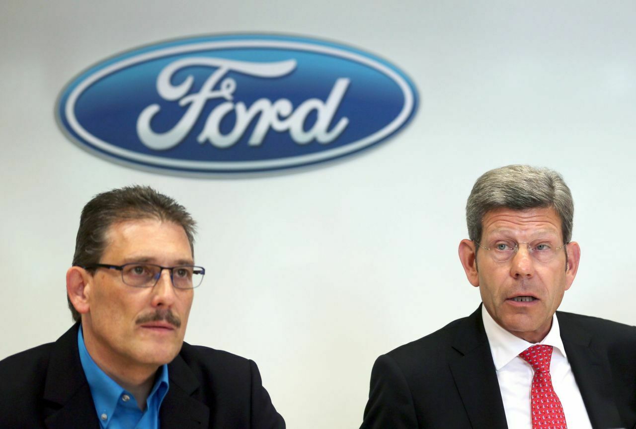Sie verkündeten die Entscheidung: Ford-Gesamtbetriebsratsvorsitzender Martin Hennig (l.) und Geschäftsführer Bernhard Mattes (r.)