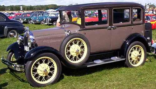 640px-1929-ford-model-a-155b-town-sedan-szt424