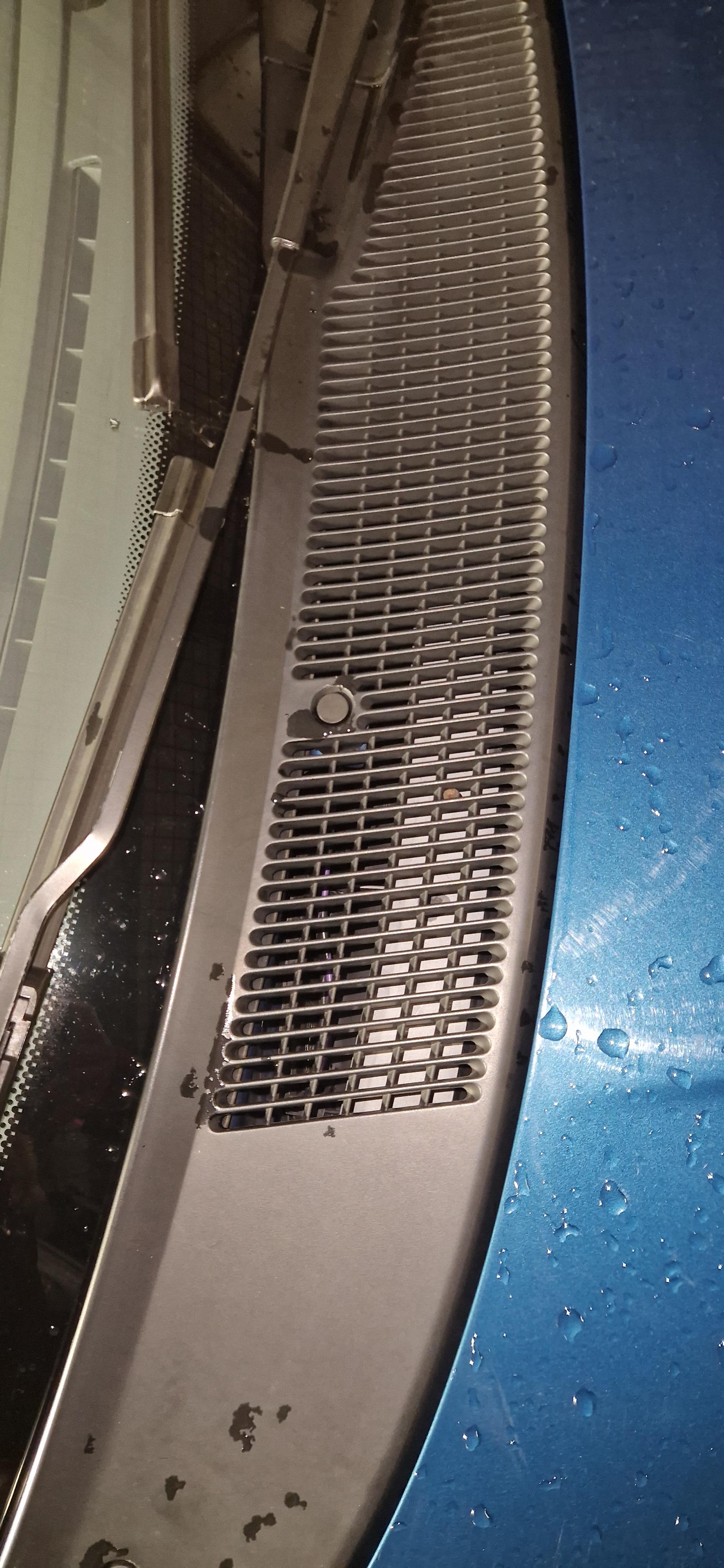 Ford Mondeo MK1: Unterschiede wasserkastenverkleidung?