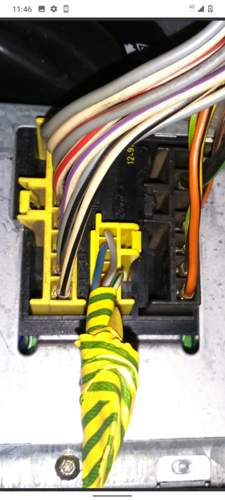 Alte Variante mit gelbem Stecker