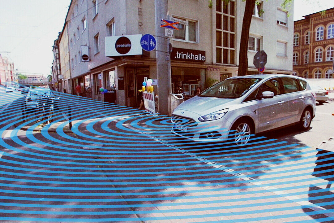 Eine Frontkamera in den Ford-Modellen S-Max und Galaxy soll dem Fahrer helfen, an schlecht einsehbaren Kreuzungen den Überblick zu behalten