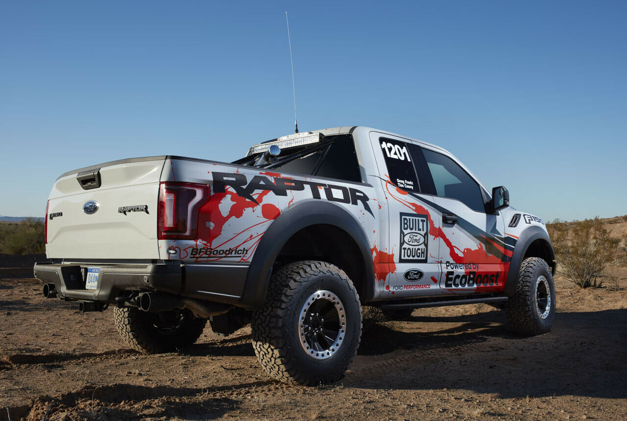 Der Ford F-150 Raptor hat als Race Truck etwas mehr Bodenfreiheit und andere Stoßdämpfer