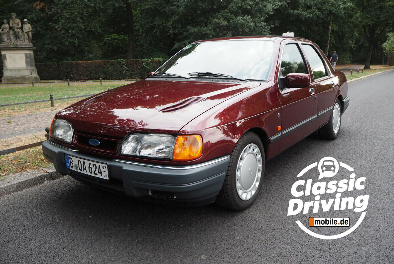 Der Ford Sierra von 1990 sieht unscheinbar aus, unter der Haube sitzt jedoch der Cosworth-Motor aus dem Scorpio 2.9i