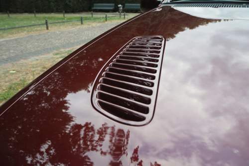 Die Lufthutzen verraten, dass es sich hier um keinen „normalen“ Ford Sierra handelt