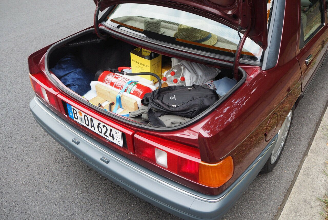 Für den Notfall liegt ein Feuerlöscher im Kofferraum. So ganz traut Klaus Kucharczyk seinen umfangreichen Kfz-Umbauten selbst noch nicht