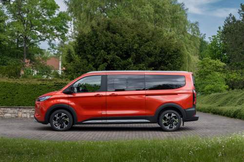 Ford-tourneo-custom-active-red-phev-2024
