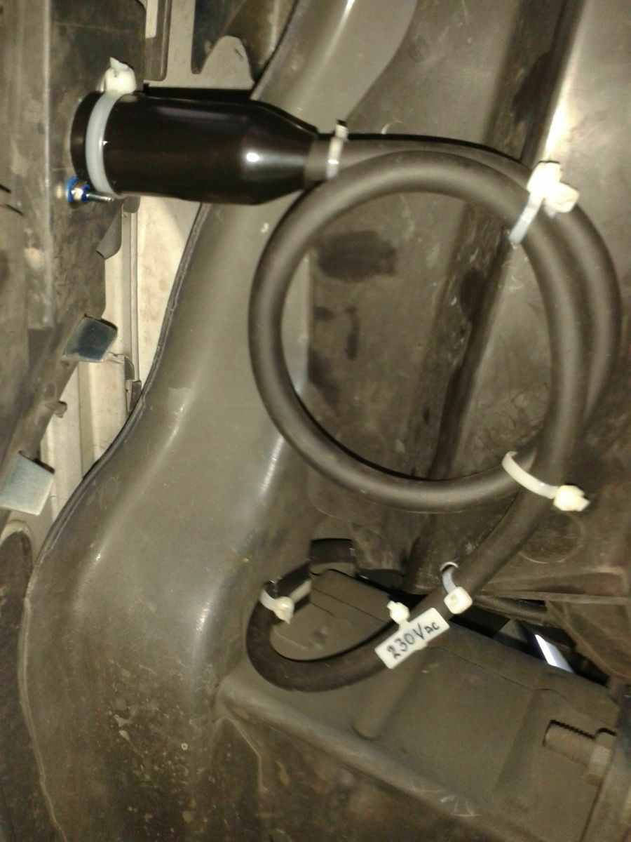 Ford Transit bzw. Tourneo Custom - 12V-Lade- bzw.Netzgerät und 230V-Anschluß fest einbauen