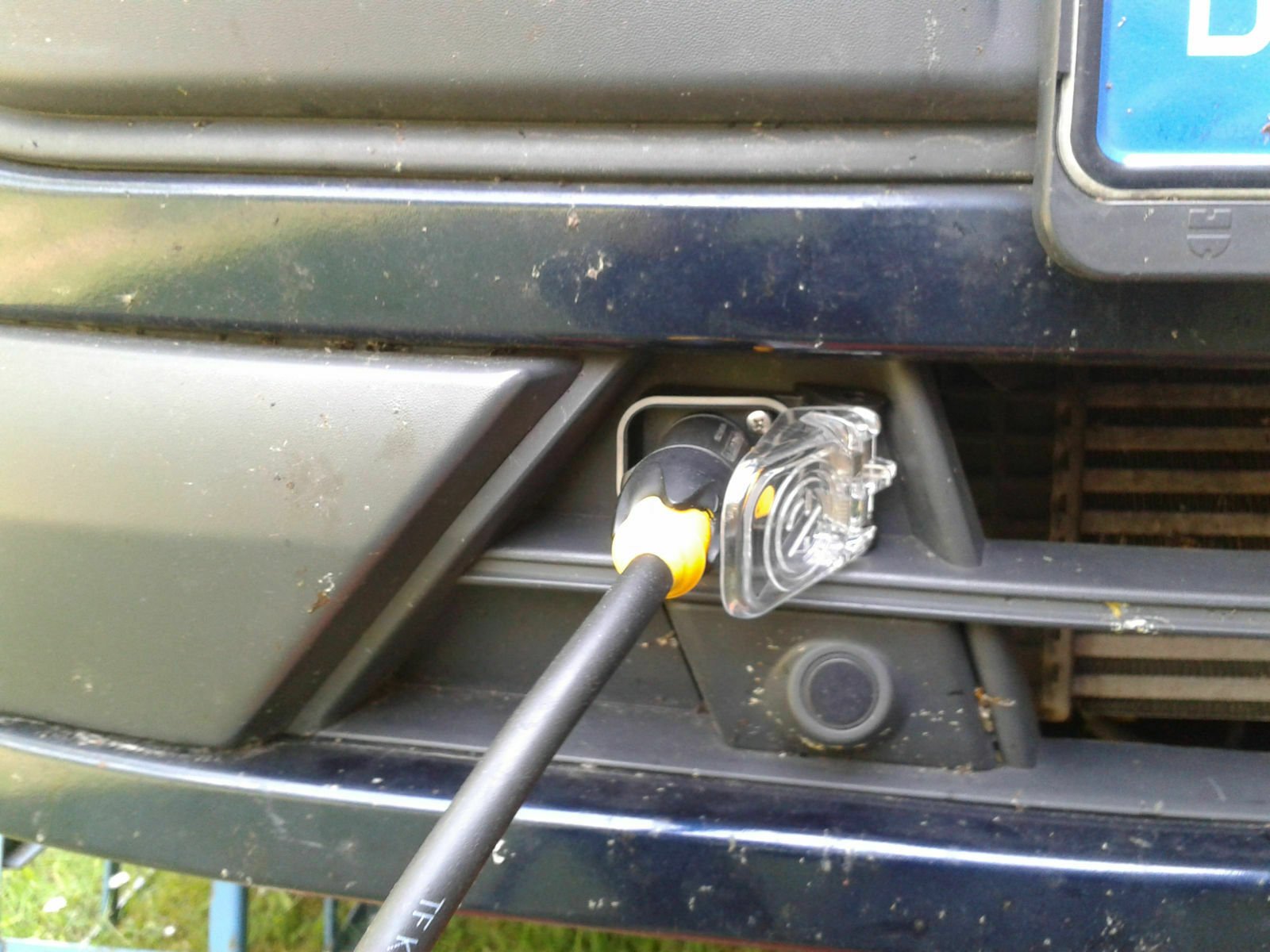 Ford Transit bzw. Tourneo Custom - 12V-Lade- bzw.Netzgerät und 230V-Anschluß fest einbauen