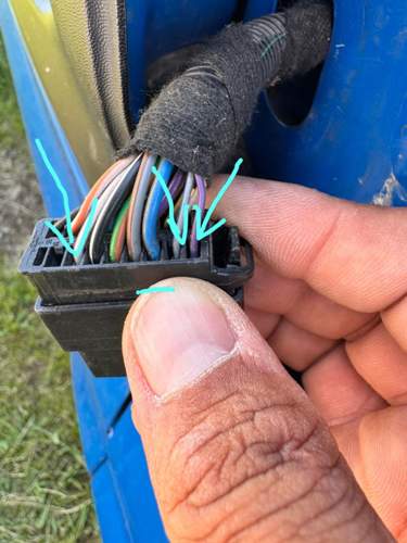 Weiß auf je die anderen Kabel.