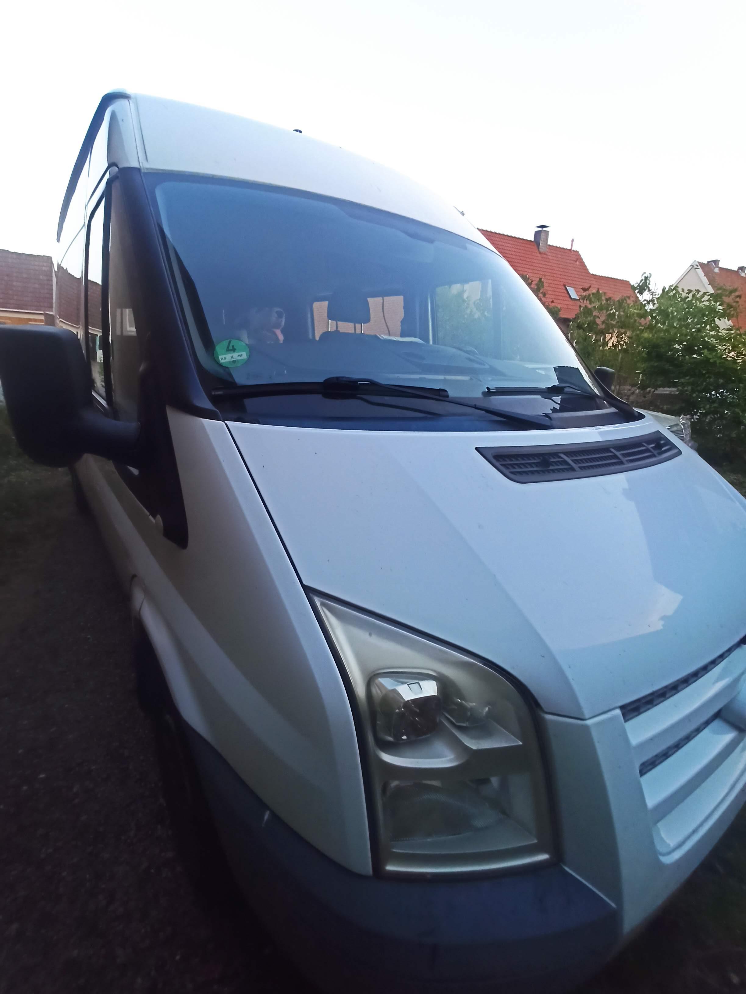 Ford Transit Tourneo Baujahr 2012 Wasser unter Fahrersitz Matte Fußraum nass