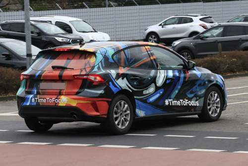 Die Form der Rückleuchten ändert Ford für Generation IV des Focus gravierend