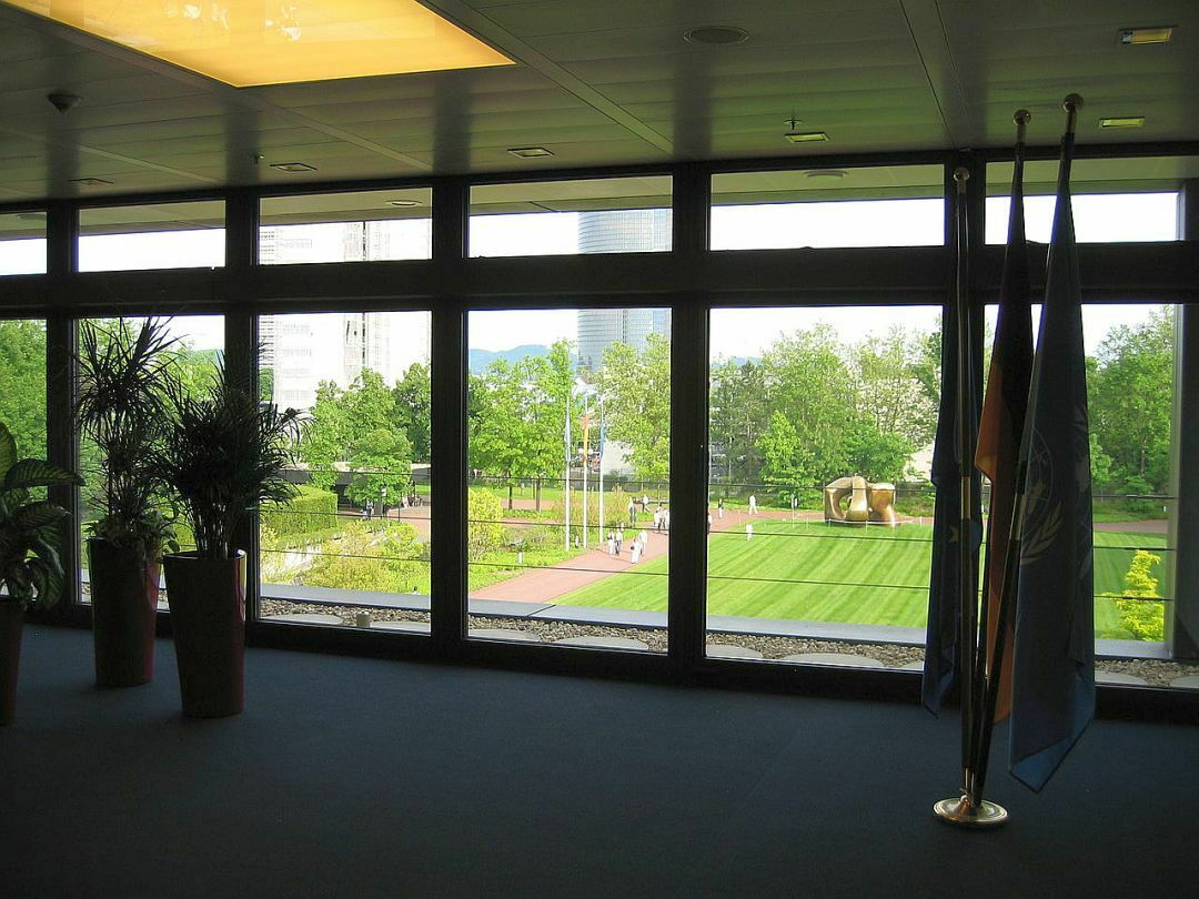 Bundeskanzleramt, Bonn:  „Sind Sie sicher, dass Ihre Leute ein Problem mit dem Katalysator haben?“