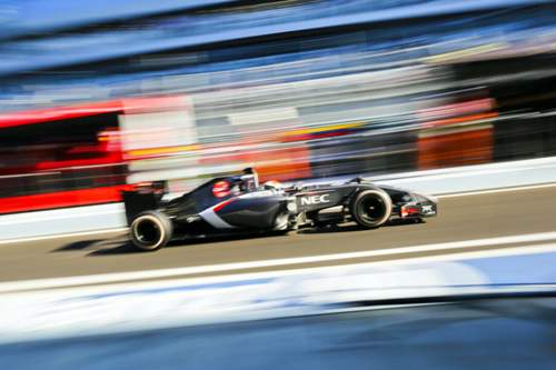 Die Teamchefin von Sauber räumt offen ein, dass bei der Fahrerwahl auch finanzielle Aspekten eine Rolle spielen. Hinter Nasr und Ericsson stehen starke Sponsoren